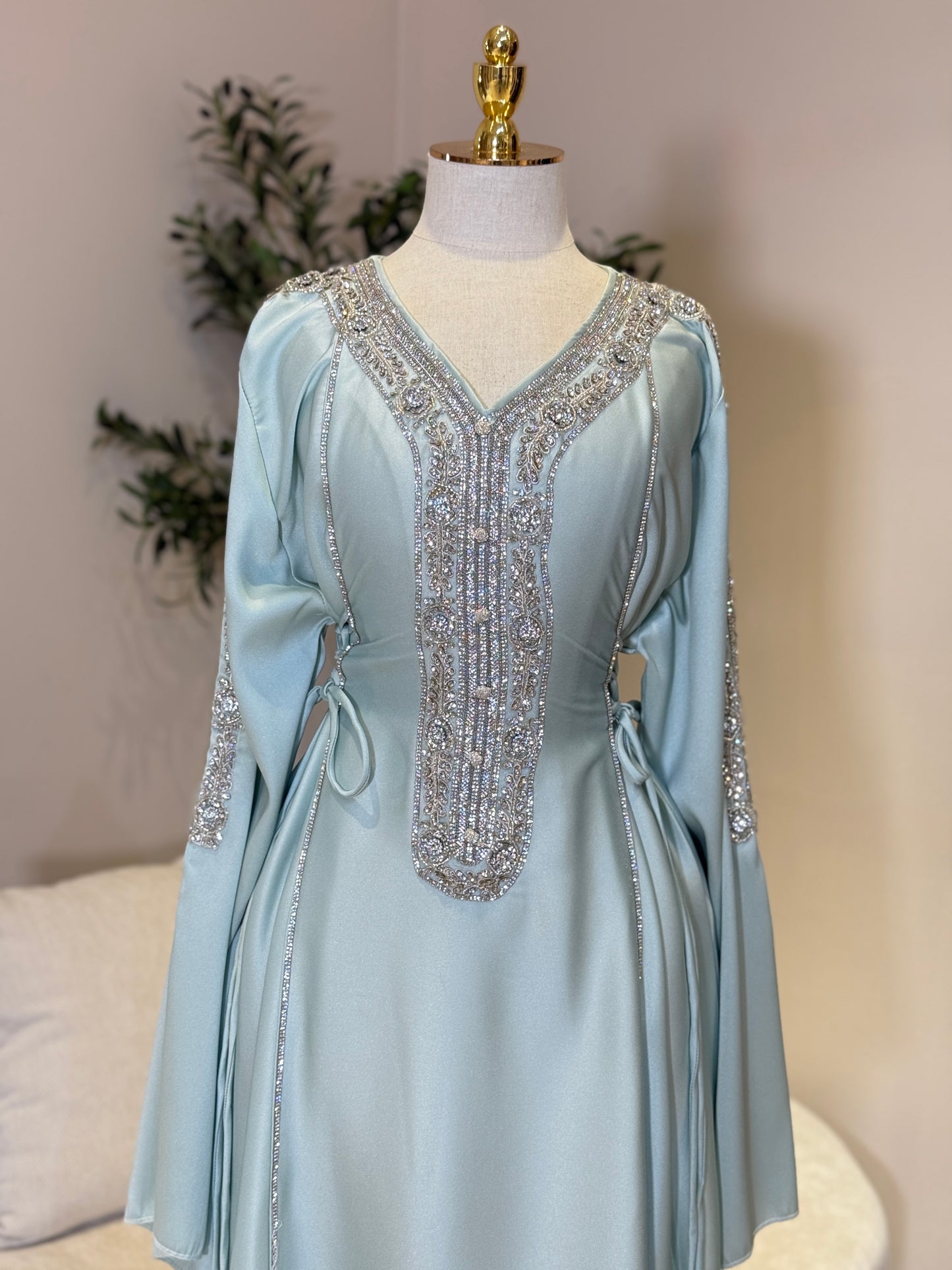 Hessa Side Corset Soft Satin Khaliji Caftan (Mint)