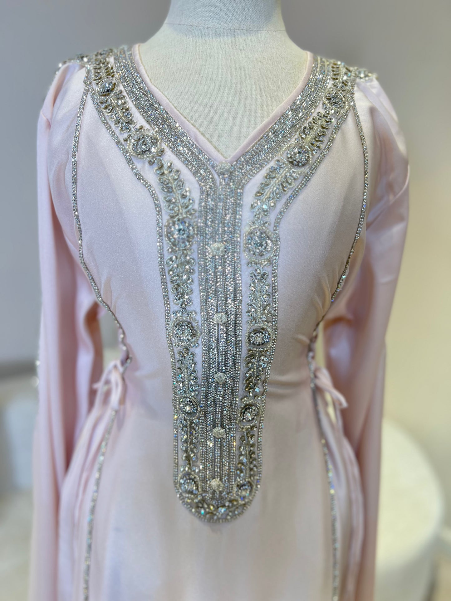 Hessa Side Corset Soft Satin Khaliji Caftan (Pastel Pink )