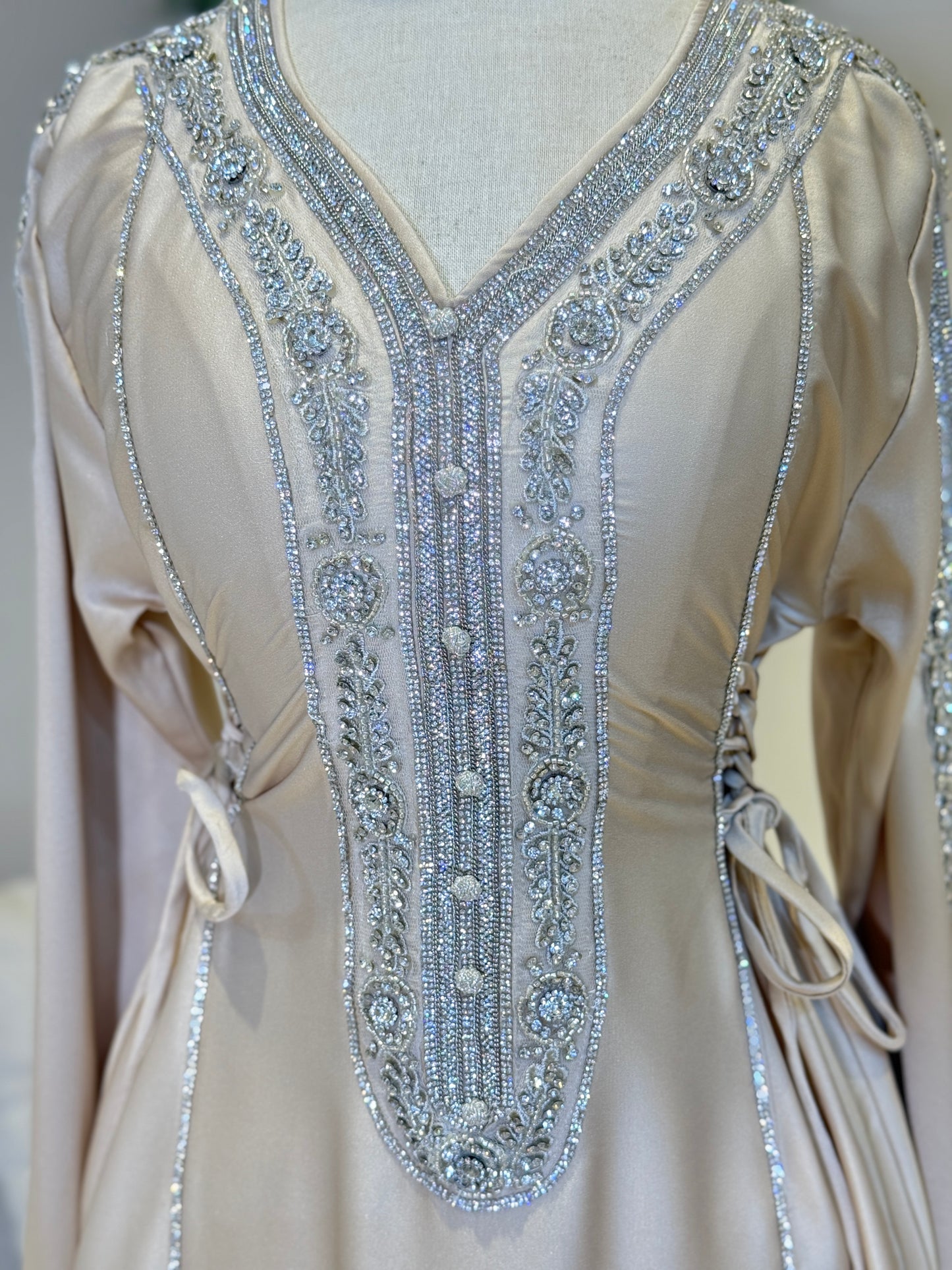 Hessa Side Corset Soft Satin Khaliji Caftan ( Nude )