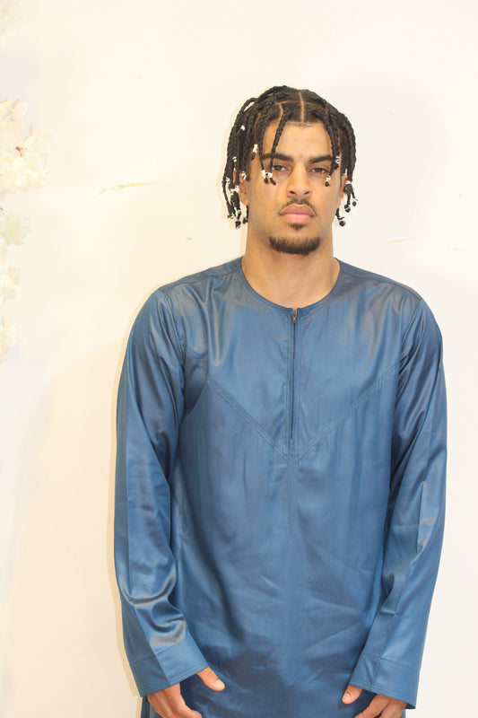 Shiny Emirati Thobe With a Zip