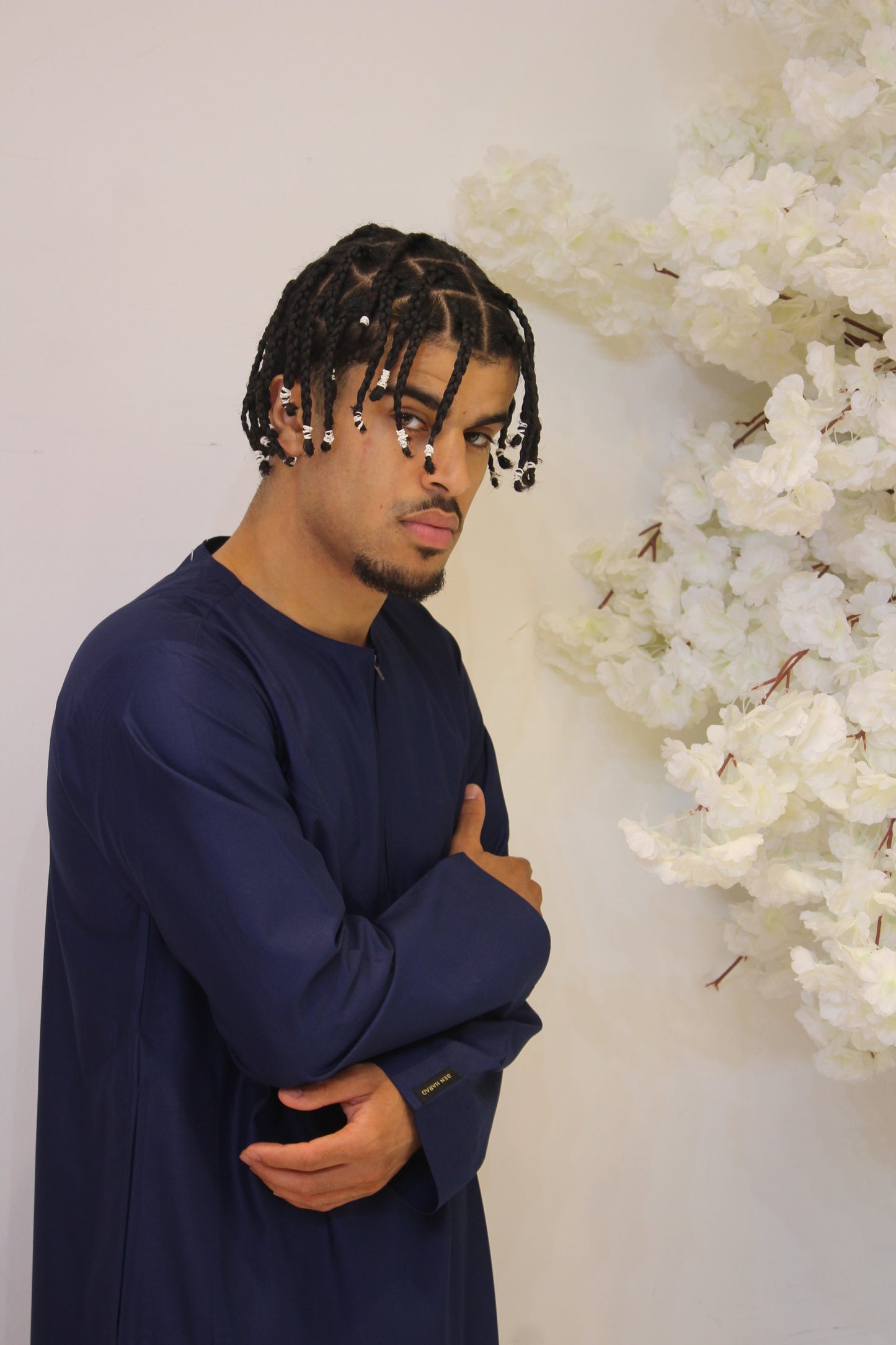 Shiny Emirati Thobe With a Zip