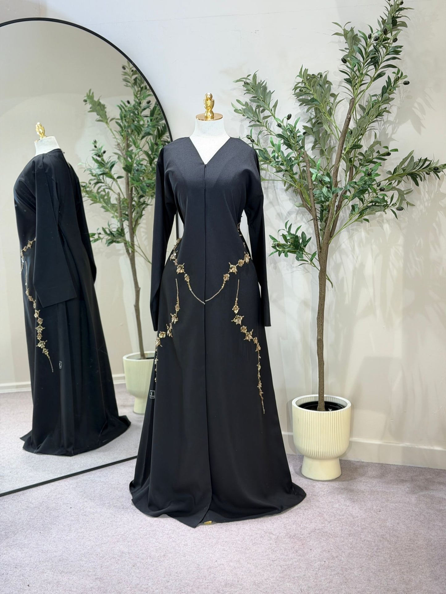 Yi Luxury Antique Gold Detailed Embroidery Blazer Fit