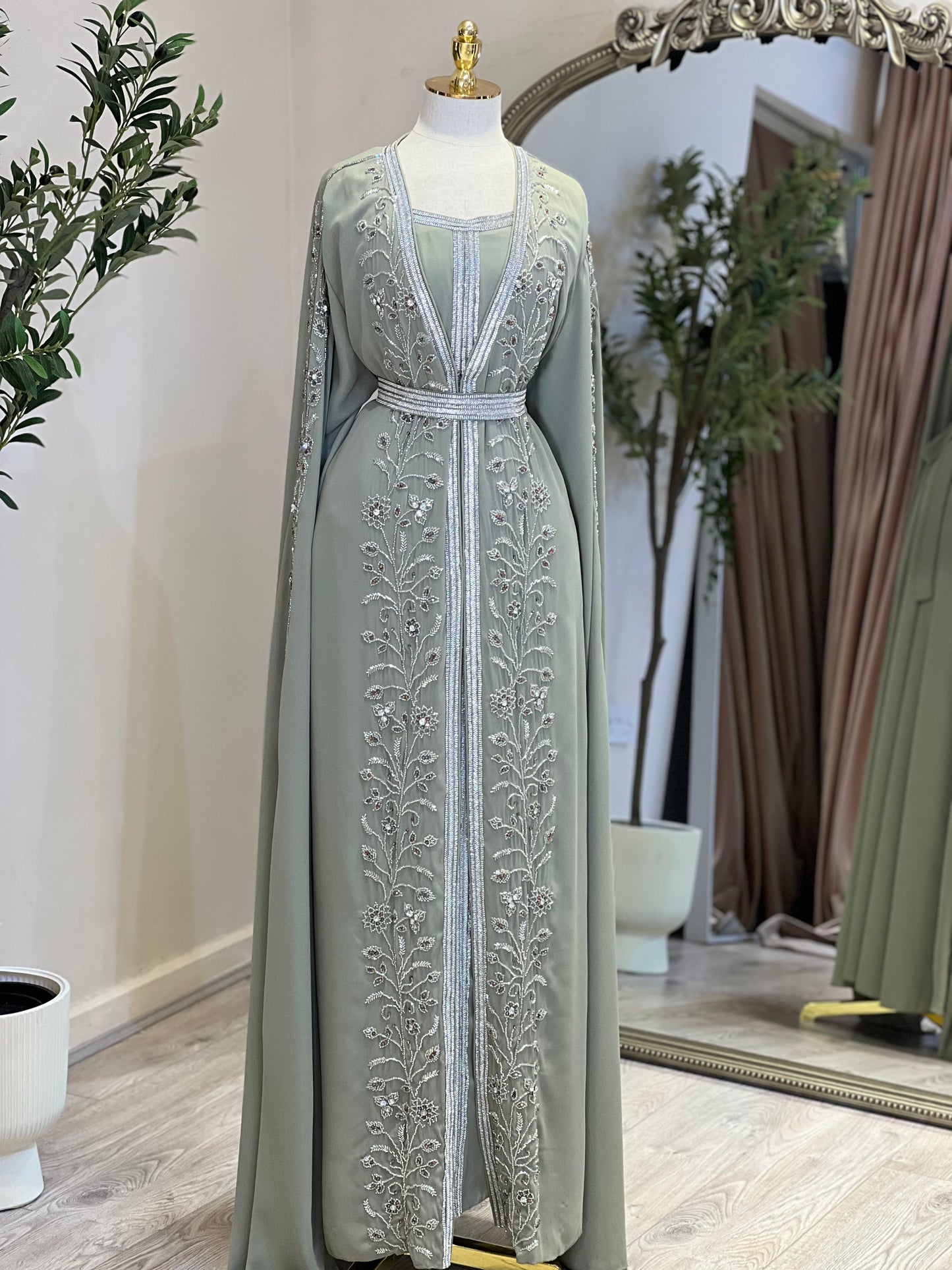 Luxury Khaleeji 3 piece Caftan Comes In 4 Colours