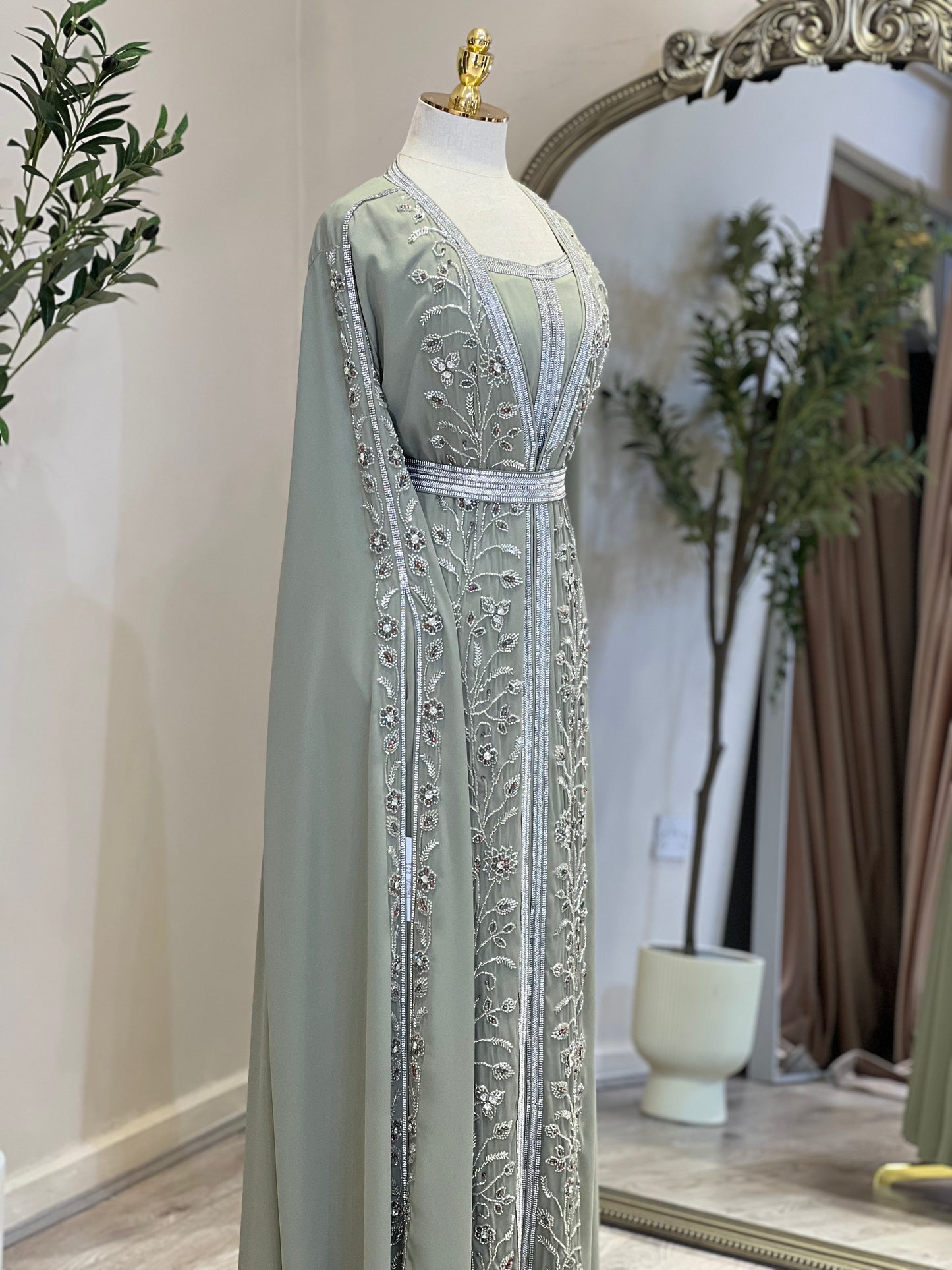 Luxury Khaleeji 3 piece Caftan Comes In 4 Colours